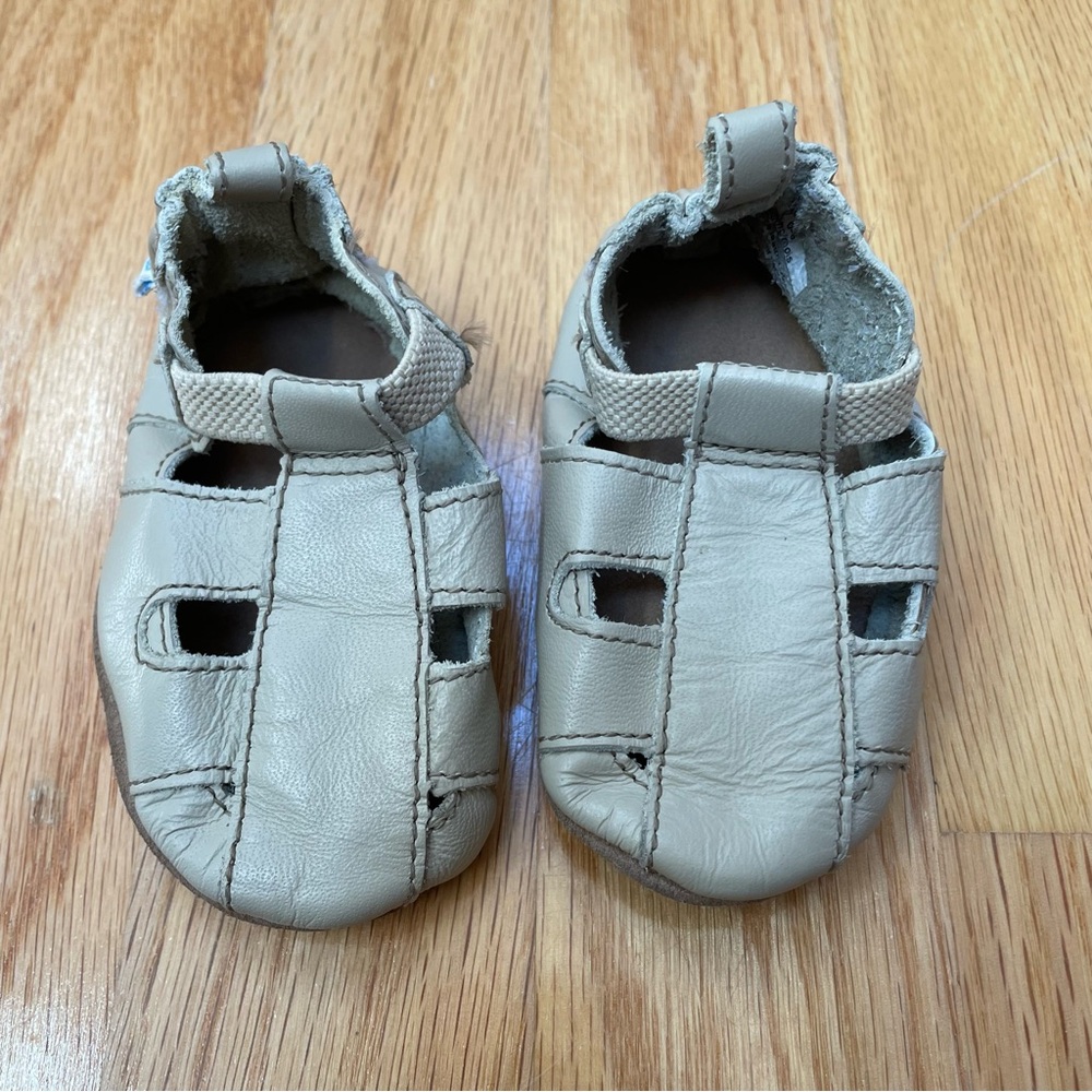 Robeez leather infant soft sole baige sandal shoes size 0-6 months